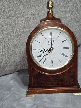 City Elegance Wooden Mantel Clock - Brown